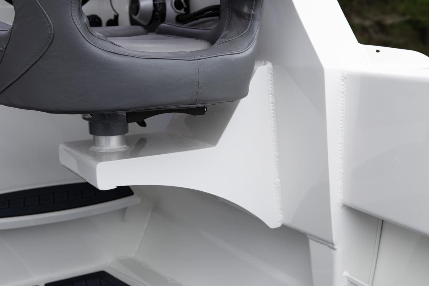 ExtremeBoats-counter-lever-seat-base