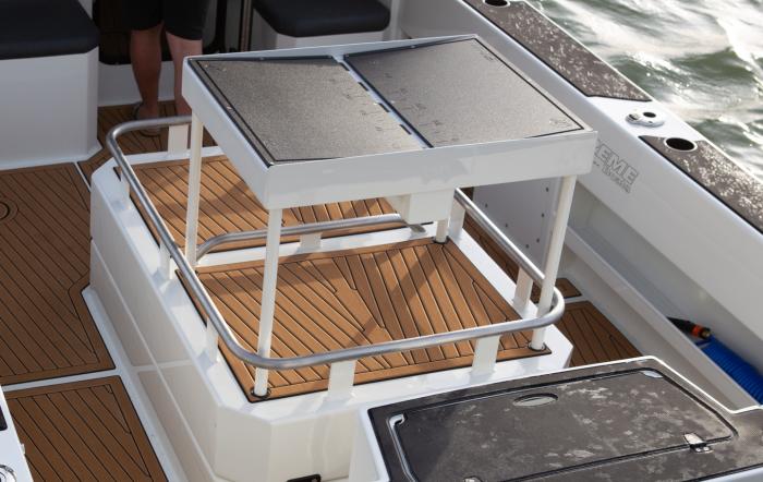 removable_bait_station_with_slanted_filleting_boards_and_drainage_trough.jp