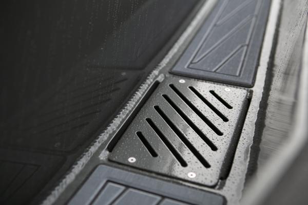 extreme_boats_646wa_drainage_grates.jpg