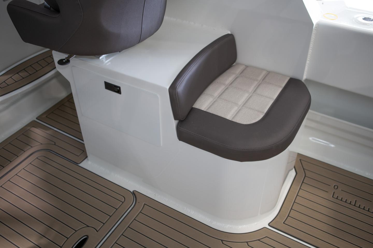 extreme_boats_curved_seat_single_drawer.jpg
