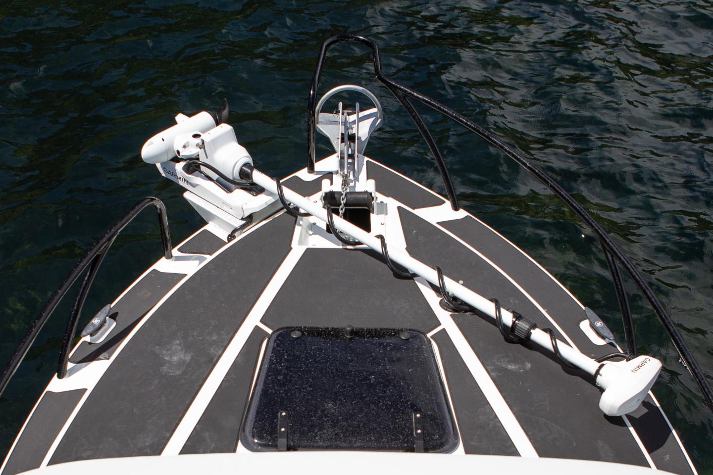 extreme_boats_electric_trolling_motor_mounting.jpg
