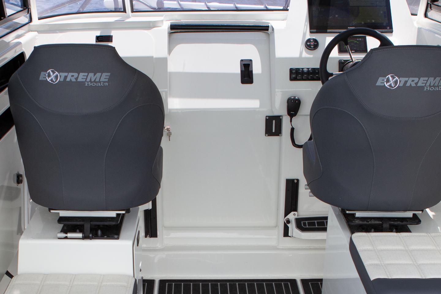 extreme_boats_lockable_sliding_door.jpg