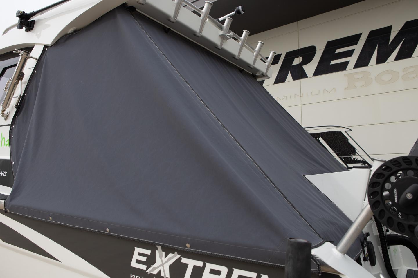 extreme_boats_upholstered_road_cover.jpg