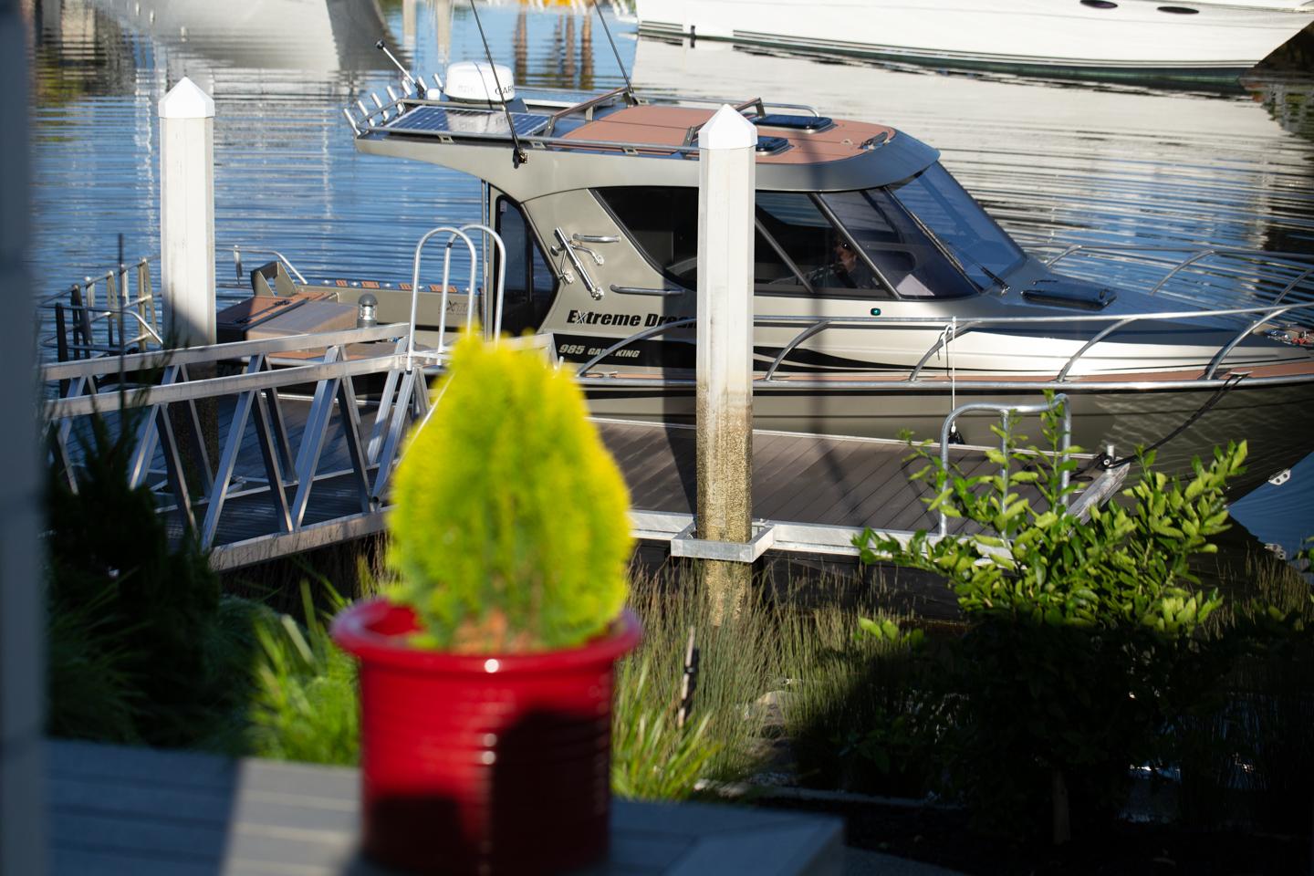 Mooring/berthing of boats