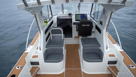 extremeboats-795-xst-walkaround-cabin.jpg